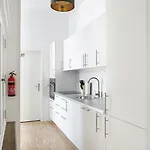 Sc 01 By Rockchair L Superhost Status L 2 Bedrooms Boxspringbeds Balcony Elevator - Cozy Family & Business Flair Welcomes You! Apartamento